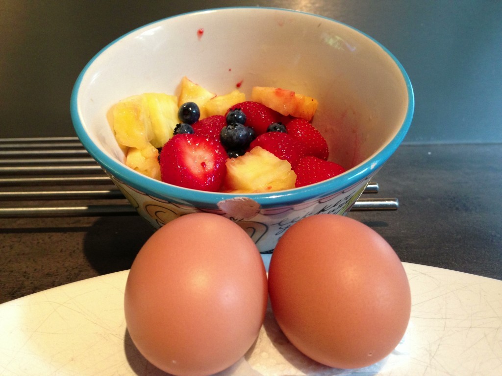 Fruit en gekookt ei